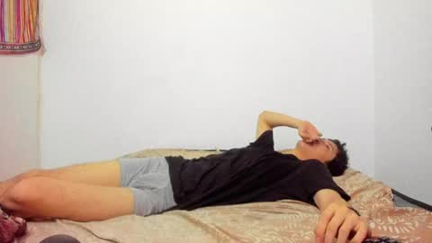 picaszomilos350 online show from March 31, 2026, 7:42 am