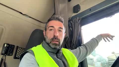 Snapshot of pierotu chatting on January 16, 2026, 8:51 am pierotu online show from January 16, 2026, 8:51 am