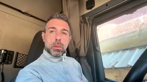 Snapshot of pierotu chatting on February 2, 2026, 9:19 am pierotu online show from February 2, 2026, 9:19 am