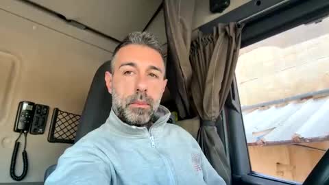 Snapshot of pierotu chatting on April 10, 2026, 5:23 am pierotu online show from April 10, 2026, 5:23 am