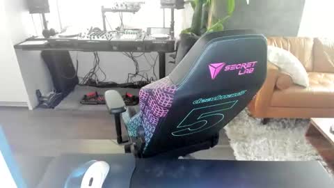 Pierre Fitch online show from March 5, 2025, 1:21 am