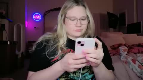 Snapshot of piggyrose chatting on March 25, 2026, 1:22 am Piggy Rose online show from March 25, 2026, 1:22 am