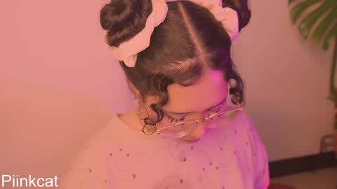 Snapshot of piinkcat chatting on February 7, 2025, 9:37 am Emi online show from February 7, 2025, 9:37 am