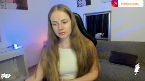 PiinkPandora online show from April 16, 2026, 7:25 pm