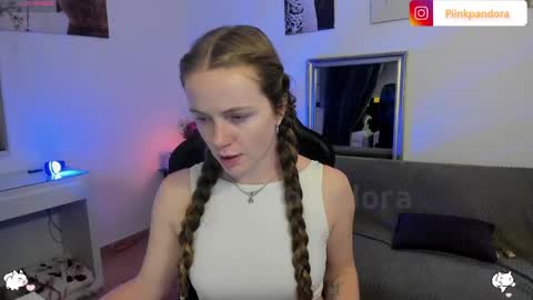 PiinkPandora online show from April 19, 2026, 8:33 pm