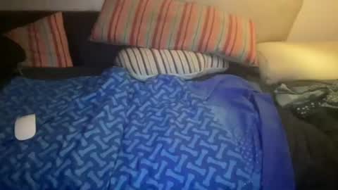 Pikafounes online show from July 27, 2026, 9:33 pm