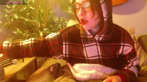 Snapshot of pillogoddess chatting on December 15, 2025, 5:12 am PilloGoddess online show from December 15, 2025, 5:12 am