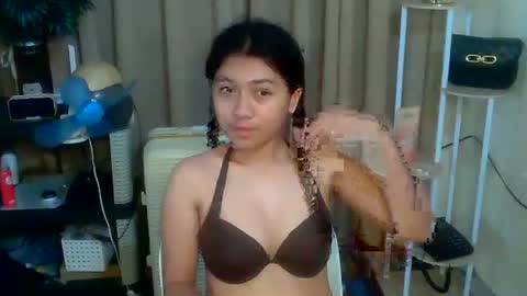 Snapshot of pinay_aangel chatting on March 31, 2026, 12:23 am pinay_aangel online show from March 31, 2026, 12:23 am