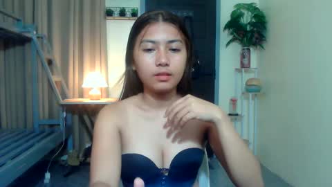Snapshot of pinay_aangel chatting on June 3, 2026, 12:19 pm pinay_aangel online show from June 3, 2026, 12:19 pm