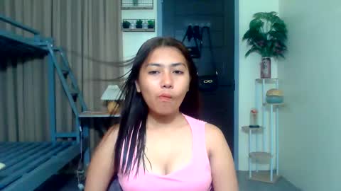 Snapshot of pinay_aangel chatting on June 5, 2026, 10:43 am pinay_aangel online show from June 5, 2026, 10:43 am