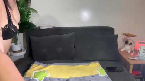 Hot Feb online show from September 21, 2025, 8:27 am