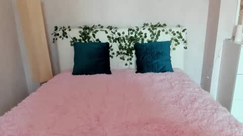 Snapshot of pink_lila18 chatting on September 19, 2025, 9:00 am pink_lila18 online show from September 19, 2025, 9:00 am