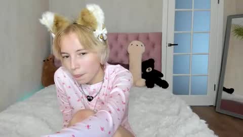 Snapshot of pink_lila18 chatting on September 22, 2025, 9:00 am pink_lila18 online show from September 22, 2025, 9:00 am