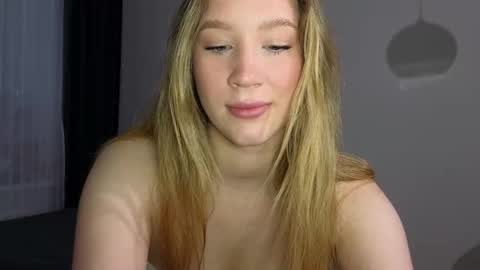 Snapshot of pink_rosee_ chatting on November 26, 2025, 3:29 am online show from November 26, 2025, 3:29 am