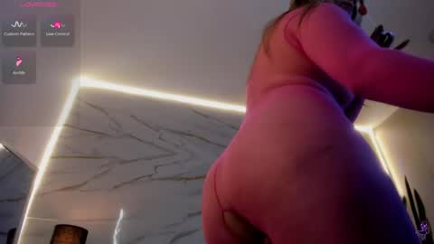 pink_secret online show from May 20, 2026, 1:39 pm