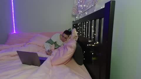 Snapshot of pink_tv chatting on November 11, 2025, 4:01 am pink_tv online show from November 11, 2025, 4:01 am