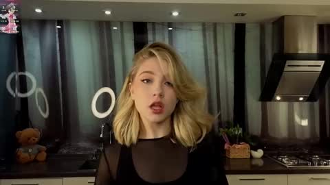 Snapshot of pinkadele chatting on February 19, 2025, 10:23 am Adele online show from February 19, 2025, 10:23 am