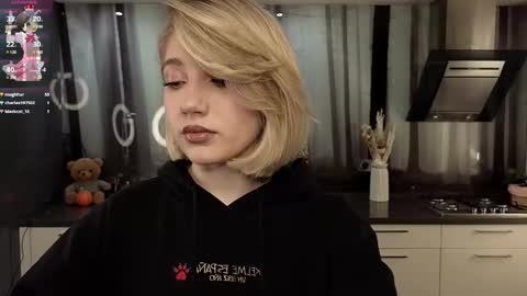 Snapshot of pinkadele chatting on February 25, 2025, 10:26 am Adele online show from February 25, 2025, 10:26 am