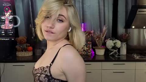 Snapshot of pinkadele chatting on March 12, 2025, 12:04 pm Adele online show from March 12, 2025, 12:04 pm