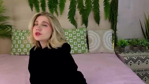 Snapshot of pinkadele chatting on October 9, 2025, 9:40 am Adele online show from October 9, 2025, 9:40 am