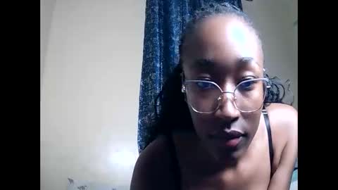 Snapshot of pinkaura_ chatting on May 20, 2026, 7:09 pm PinkyAura online show from May 20, 2026, 7:09 pm