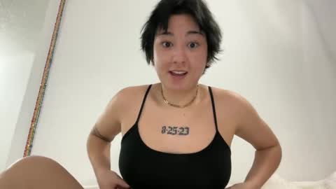 pinkeyeprincess online show from November 17, 2025, 2:06 am