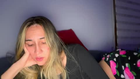 Pinkilola online show from April 19, 2026, 3:28 am