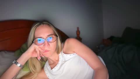 Snapshot of pinkilola chatting on July 1, 2026, 11:37 pm Pinkilola online show from July 1, 2026, 11:37 pm