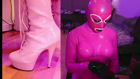 pinklatexgurl online show from December 14, 2025, 9:41 pm