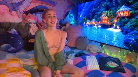 Snapshot of pinkocean3 chatting on March 10, 2025, 7:32 am Gwenie online show from March 10, 2025, 7:32 am