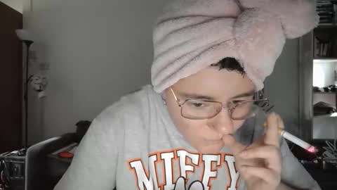 Snapshot of pinkwife97 chatting on September 13, 2025, 1:00 pm pinkwife97 online show from September 13, 2025, 1:00 pm