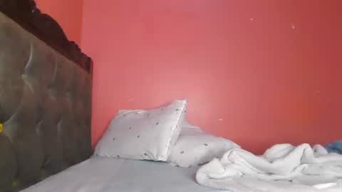 pinky_cockoo online show from June 14, 2026, 4:09 pm