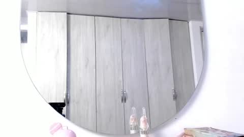 pinky_f00x online show from July 22, 2026, 9:50 pm