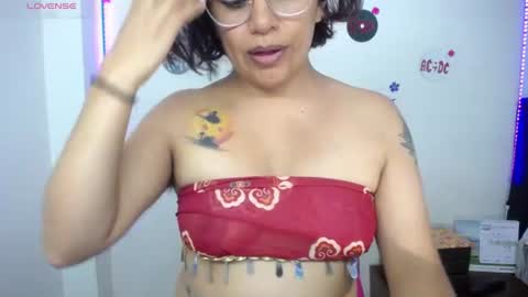 Snapshot of pinky_pinky_ chatting on July 5, 2026, 4:19 am VIOLETA LOPEZ online show from July 5, 2026, 4:19 am