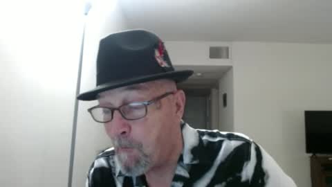 Snapshot of pipewizard chatting on February 6, 2025, 11:26 pm pipewizard online show from February 6, 2025, 11:26 pm