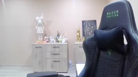 Gifted One online show from April 28, 2026, 10:15 pm