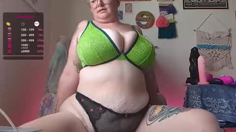 Em online show from February 12, 2025, 9:43 pm