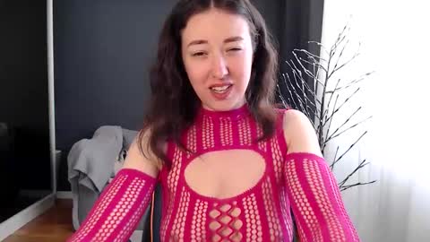 piscesgirl06 online show from May 5, 2026, 4:53 am