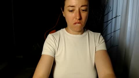 piscesgirl06 online show from July 22, 2026, 3:42 am