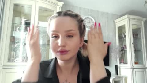 Caroline online show from April 11, 2026, 7:45 am
