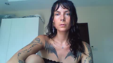 pixiecatfairy online show from March 6, 2026, 6:10 am