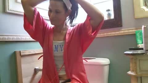 Snapshot of pixieluxxx chatting on April 6, 2026, 1:01 pm PixieLuxXx online show from April 6, 2026, 1:01 pm