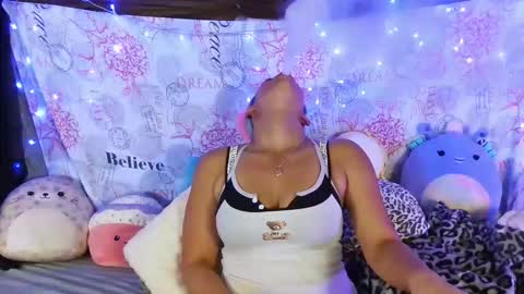 Snapshot of pixieluxxx chatting on April 11, 2026, 9:52 pm PixieLuxXx online show from April 11, 2026, 9:52 pm