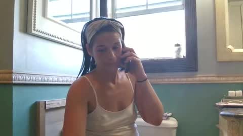 Snapshot of pixieluxxx chatting on April 14, 2026, 1:06 pm PixieLuxXx online show from April 14, 2026, 1:06 pm