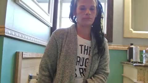 Snapshot of pixieluxxx chatting on April 21, 2026, 12:33 pm PixieLuxXx online show from April 21, 2026, 12:33 pm