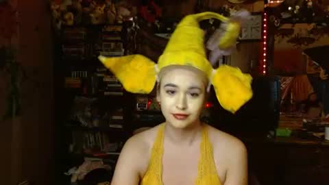 Izzy online show from October 31, 2025, 7:59 pm