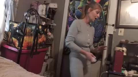 pizzedwife online show from April 28, 2026, 9:09 pm