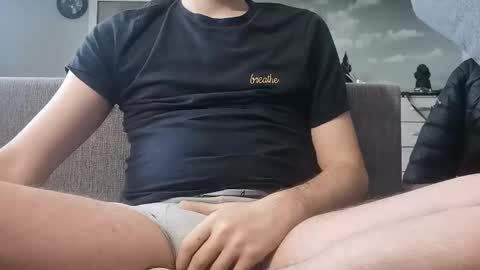 Snapshot of pladplad chatting on December 18, 2024, 8:31 am PLADPLAS online show from December 18, 2024, 8:31 am