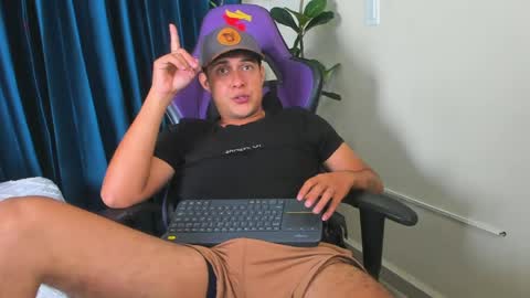 Snapshot of playboy_felipe chatting on May 26, 2026, 1:40 pm Felipe online show from May 26, 2026, 1:40 pm