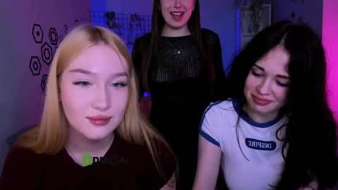 Snapshot of playful_sophie chatting on April 26, 2026, 7:22 pm Sophie online show from April 26, 2026, 7:22 pm